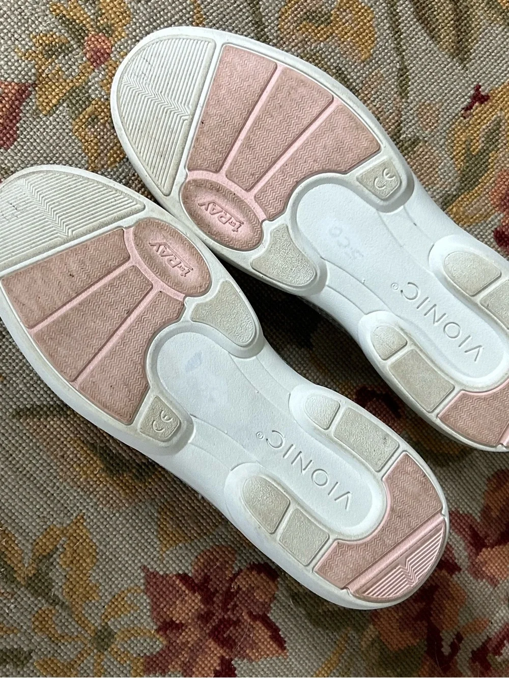 VIONIC KALLIE slip on shoe. Size 9.5. Sliver metallic w pink accents.